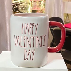 🦖RAE DUNN HAPPY VALENTINES DAY MUG ❤️